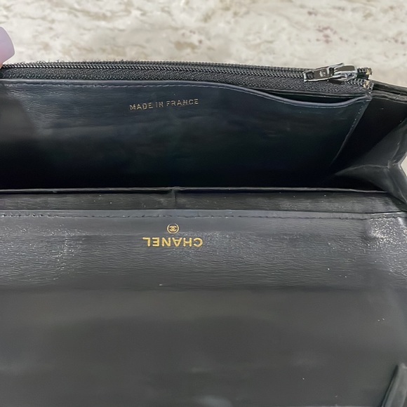 Chanel patent leather wallet with chain - Picture 6 of 16